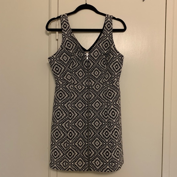 Hollister Dresses & Skirts - Hollister Zipper Front Black/ White Printed Dress
